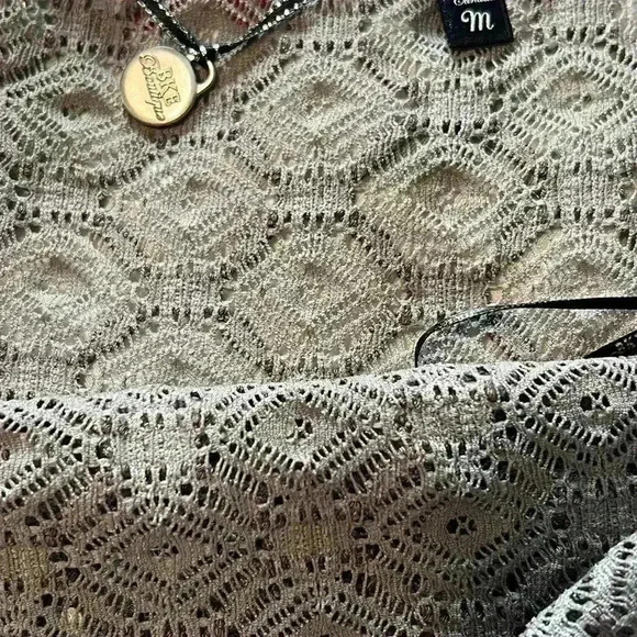 Buckle Women’s size medium lace grey tank top. - Picture 8 of 8